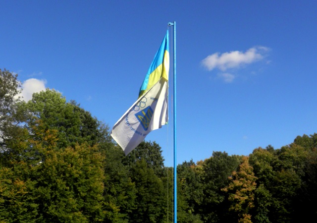 Прапори піднято в з нагоди відкриття Олімпійських ігор